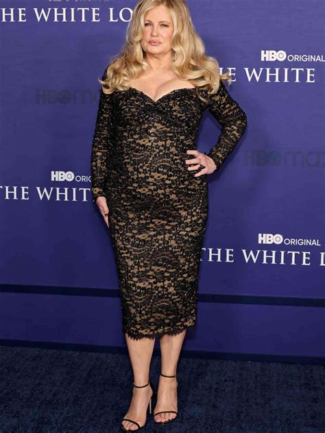 how tall is jennifer coolidge in feet|The White Lotus: Jennifer Coolidges Height May。